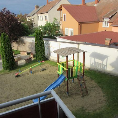 Sárvár Zafir Sziget Apartman מראה חיצוני תמונה